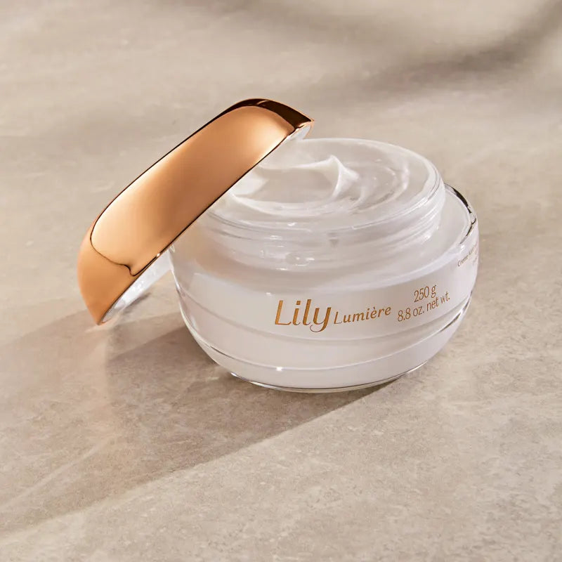 Crème hydratante satinée Lily Lumière, 250 g