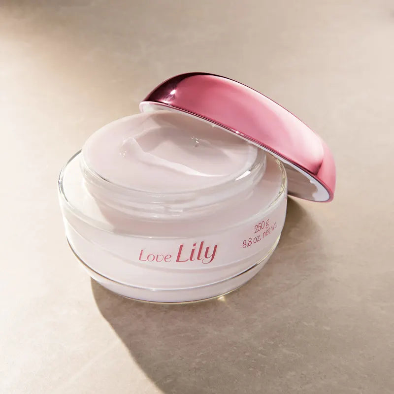 Crème hydratante satinée Love Lily, 250 g