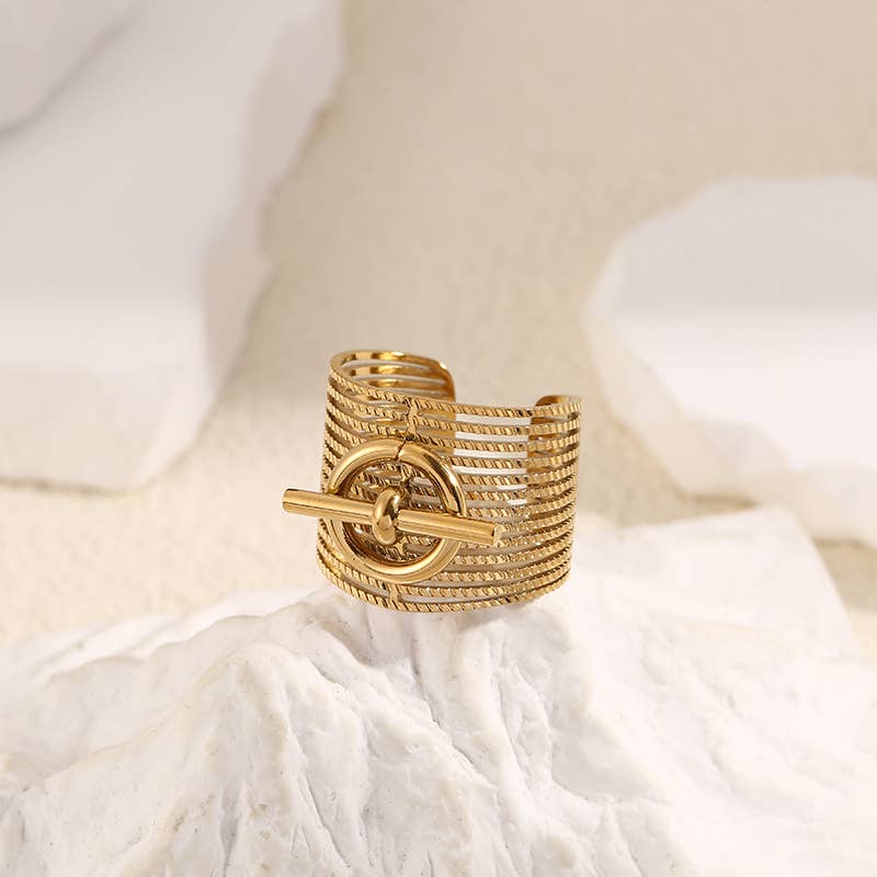 Bague Dorée Ouverte Multi Fils Gravés Cercle Barre